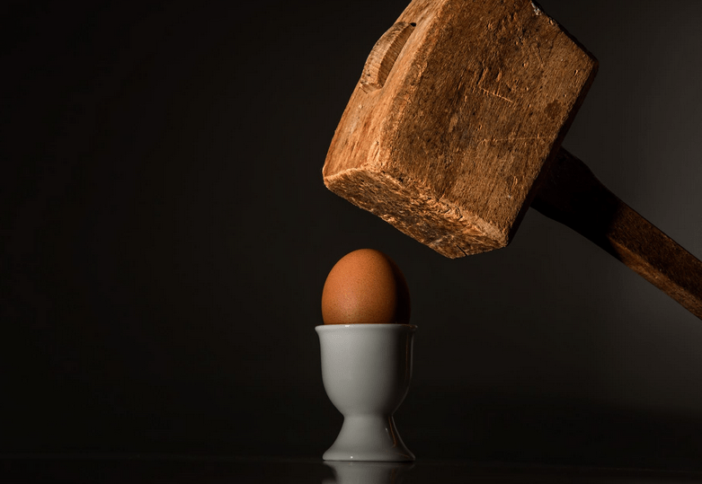 Violence familiales oeuf et marteau